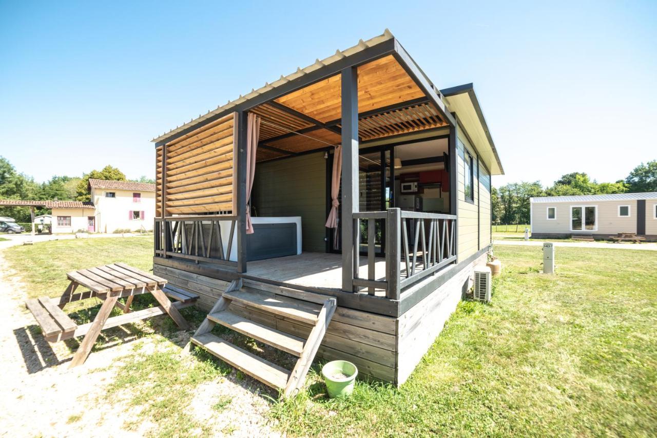 Camping Du Sevron Saint-Etienne-du-Bois  Exteriér fotografie
