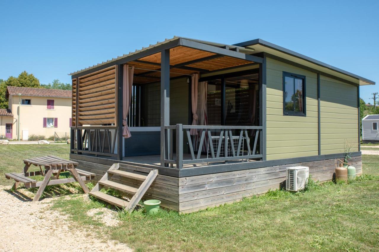 Camping Du Sevron Saint-Etienne-du-Bois  Exteriér fotografie